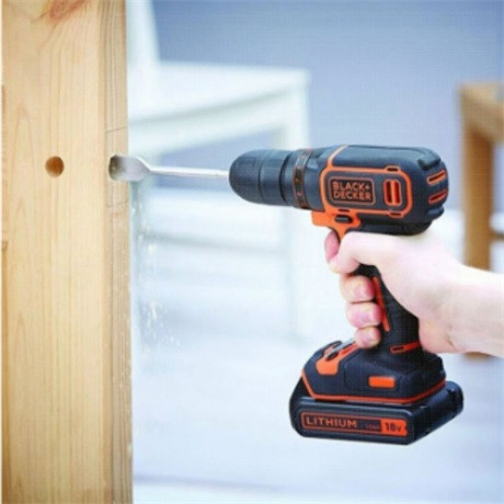 Black and Decker AKKUS FÚRÓ-CSAVARÓZÓ KOFFERBEN BDCDC18K-QW