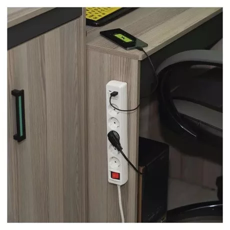 Emos HOSSZABBÍTÓ 3 M / 5 ALJZAT / KAPCSOLÓS / USB A + C / 1,5 MM2 P1523CU