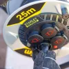 STANLEY SXECCM2FASE kültéri fém kábeldob, 25 m, IP44-es védelem, kábelvezető, masszív fém dob és láb, H07RN-F 3G1,5 mm2 kábel, max. 3000 W