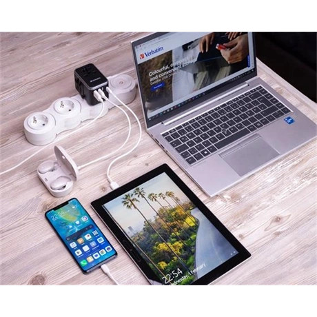 Verbatim UTAZÓ ADAPTER, UNIVERZÁLIS, USB-A(QC 3.0)/USB-C(PD61W)2XUSB 49546